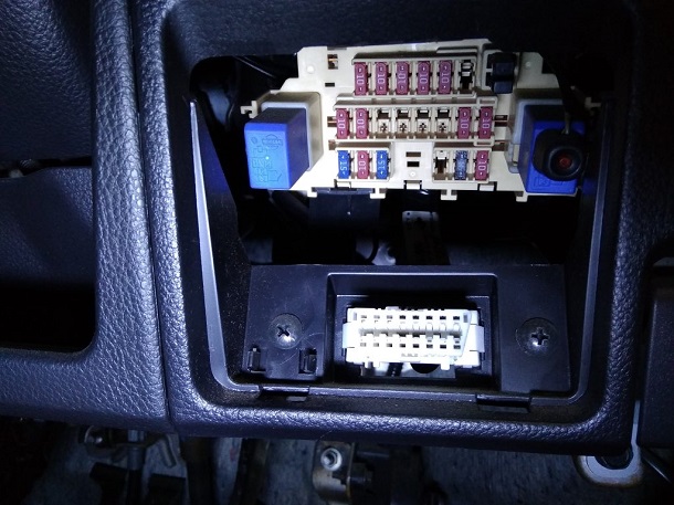 Как провести диагностику блока предохранителей на Nissan Tiida hatchback основные признаки неисправно