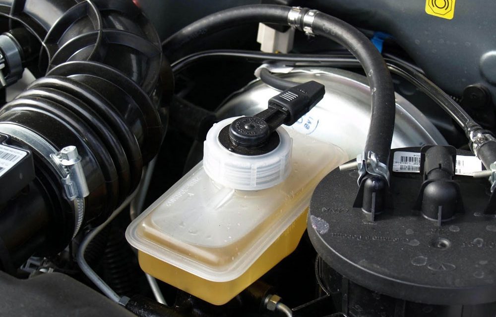 Влияние качества тормозной жидкости на безопасность вождения автомобиля Вольво