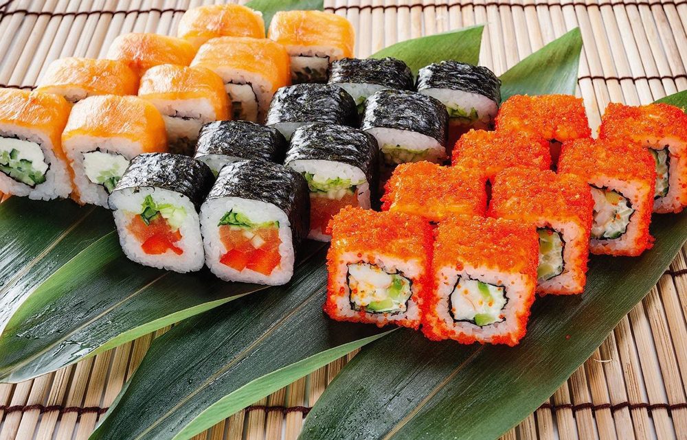 Удобство и практичность доставки суши на дом: вкусная альтернатива ресторанному посещению